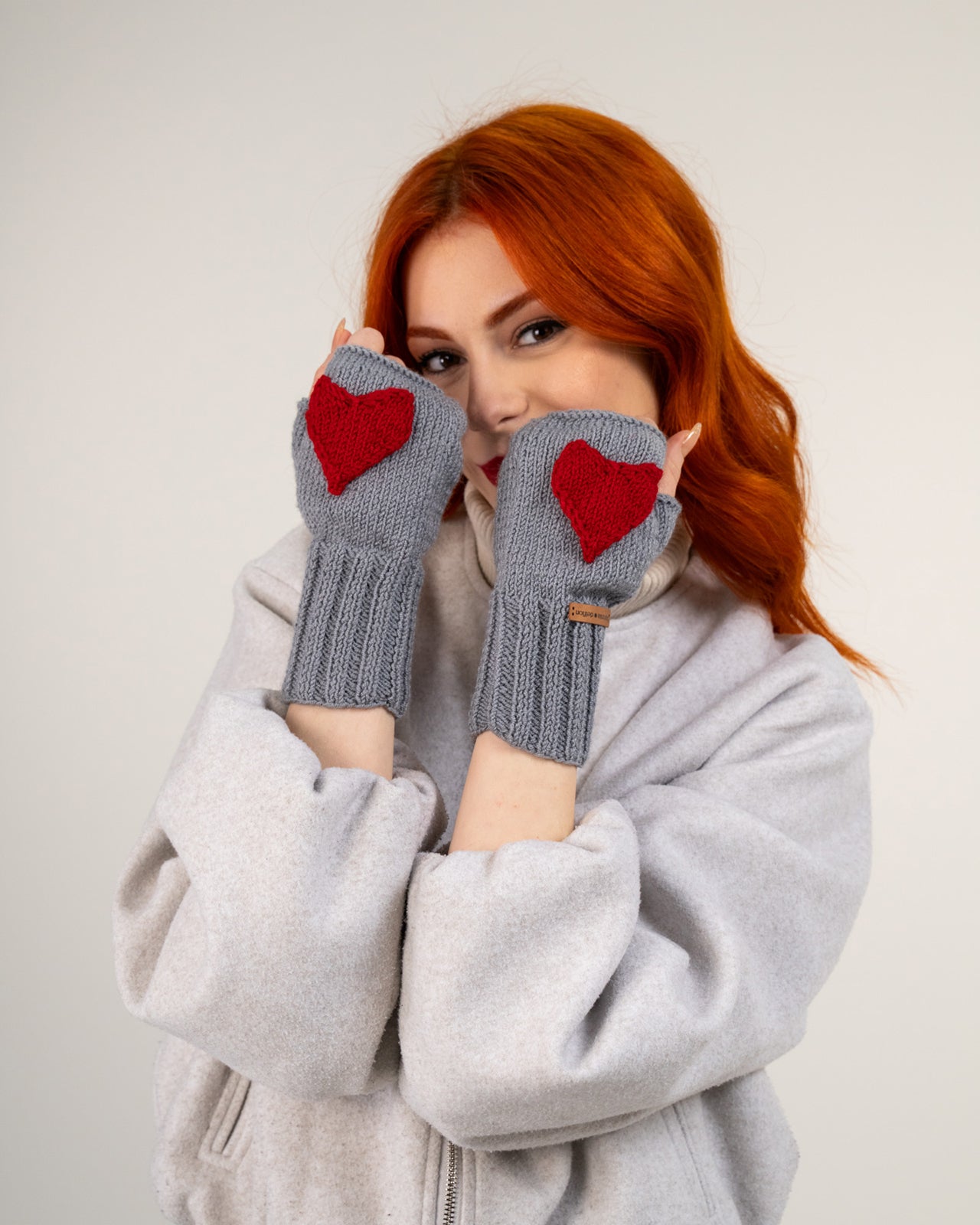 Gray Love Eldiven